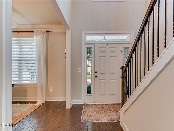4th image of 587 Bunchgrass Street