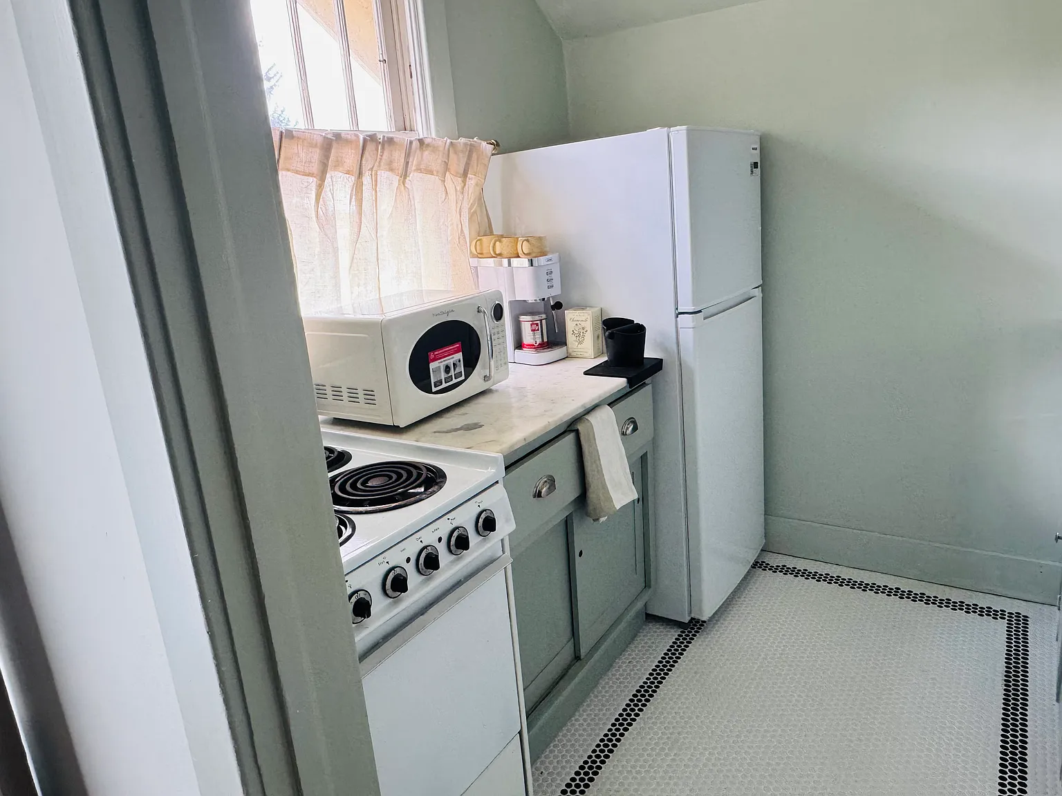 1 bed, 700 sqft, $1,800 — Photo 3