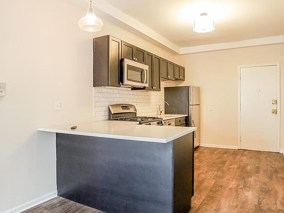 5th image of 1248 W Montrose Hbr #121