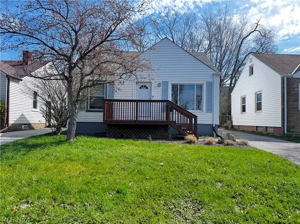 541 Helper Dr, Bedford, OH 44146