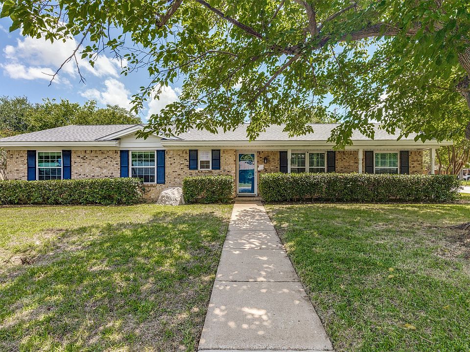 1st image of 1121 W Redbud Dr