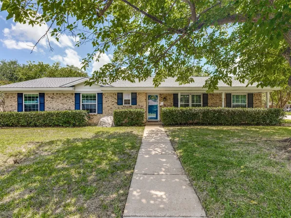 1121 W Redbud Dr, Hurst, TX 76053