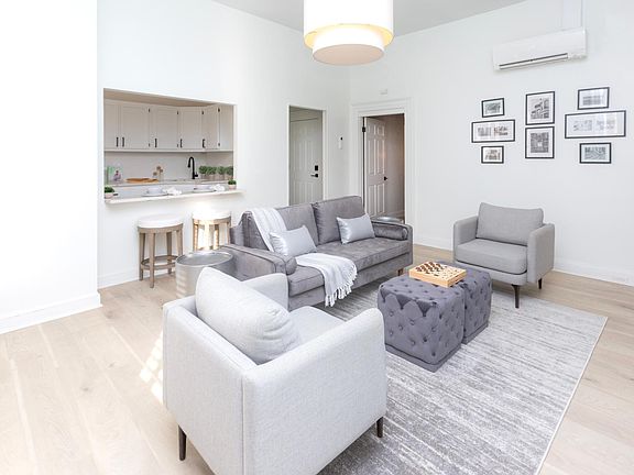 2nd image of 840 Park Ave #67edf1977