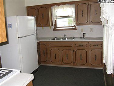 5th image of 17501 Franklin Ave