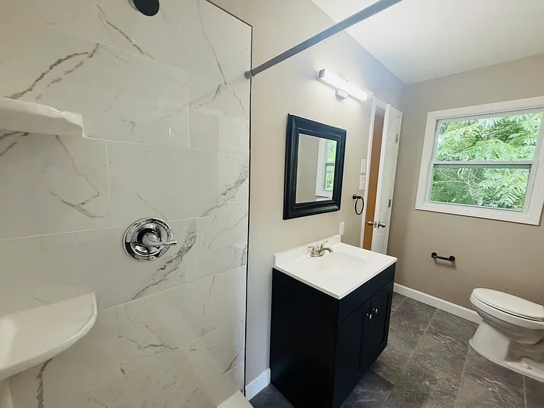 304 E Barr St — Photo 14