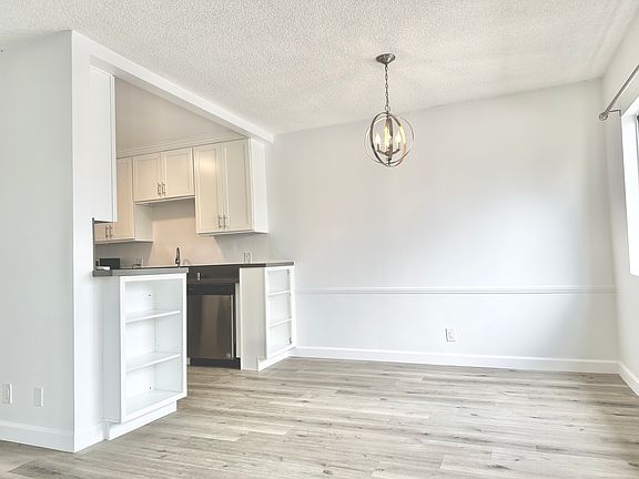 3rd image of 1031 N Harper Ave APT 8