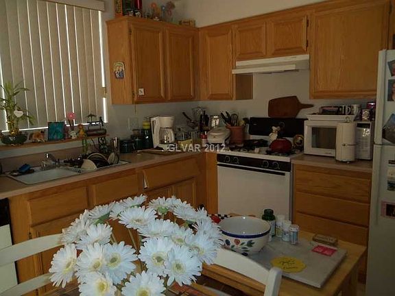 5th image of 333 Desert Knolls St
