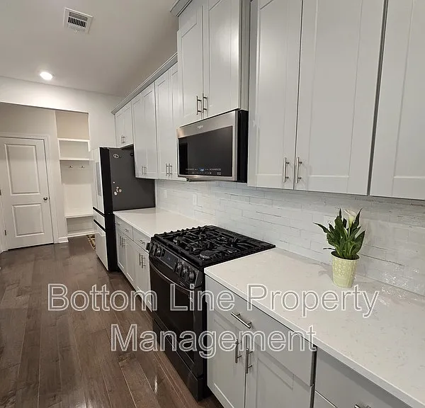 1221 Colgher St — Photo 17
