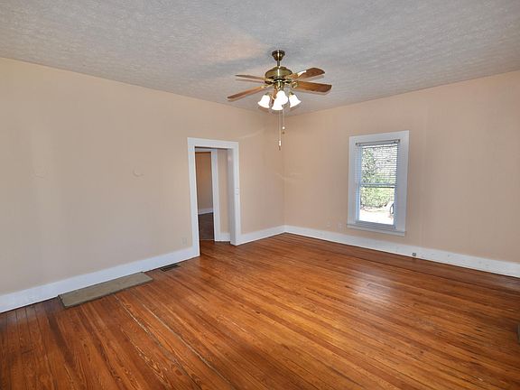 Add'l views of family room