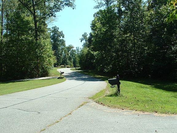5th image of 2332 Millbrook Dr