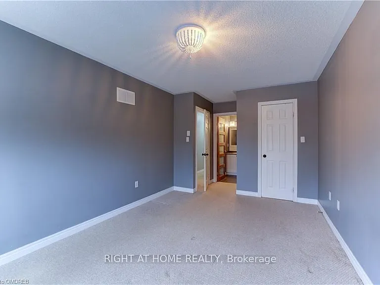 20 McConkey Cres #60 — Photo 10