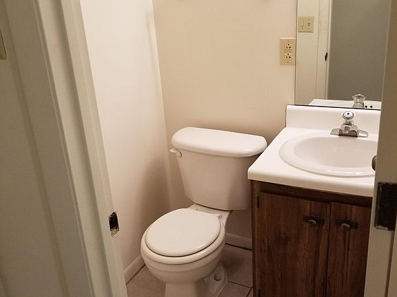 3rd image of 9109 Parktop Ln APT B