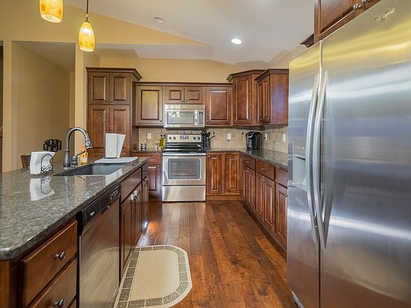 4th image of 924 Lesmer Cir