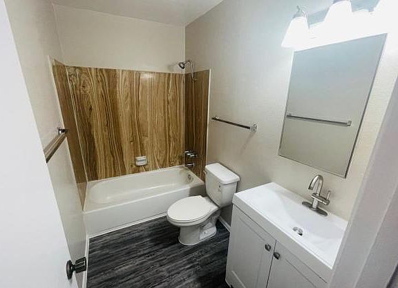 5th image of 107 E 2nd St #107