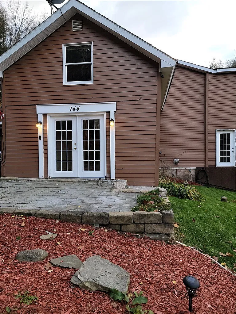 2 bed, 1.0 bath, 1588 sqft, $1,450 — Photo 2