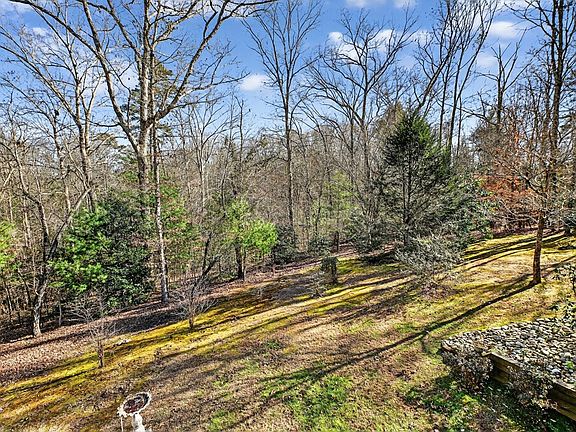 5th image of 1575 Yukon Rd