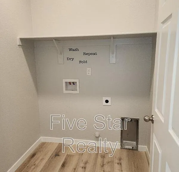 2203 Woodlet St — Photo 8