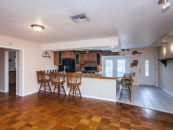4th image of 672 41st Ave NE