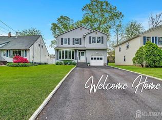 96 Chain O Hills Rd, Iselin, NJ 08830