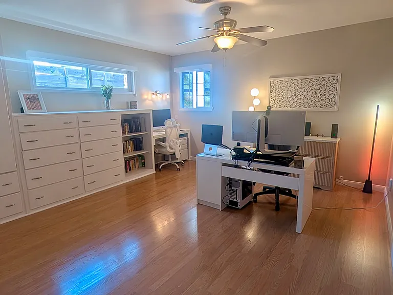 1342 Bennett Ave — Photo 16