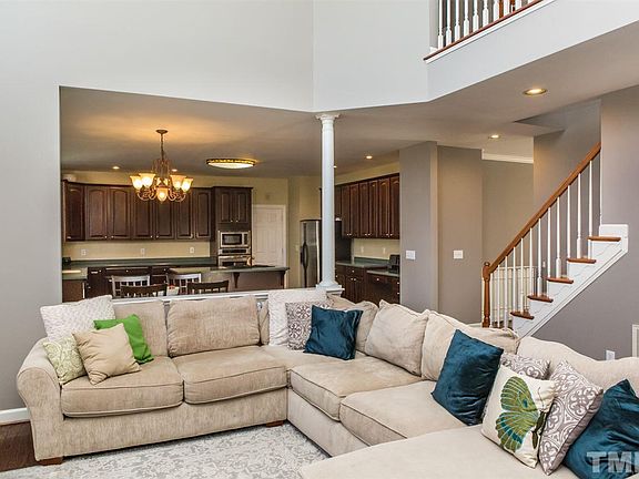 3rd image of 600 Lemontree Ln