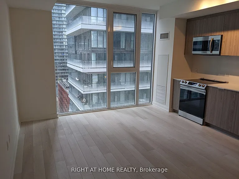 357 King St W #1507 — Photo 3