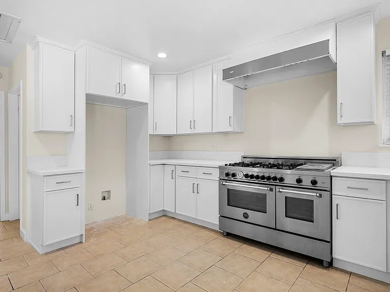 1635 Grandview Ave — Photo 11