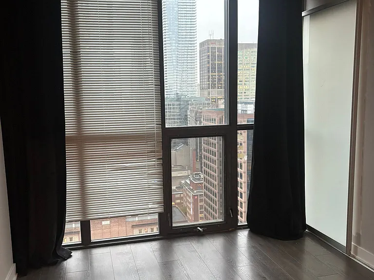 110 Charles St E #2807 — Photo 11