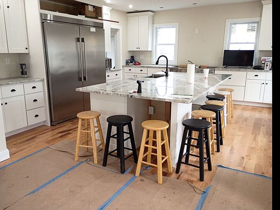 5th image of 196 Castle Rd #1