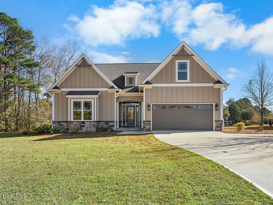 1st image of 135 Sycamore Lakes Drive