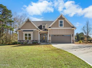 135 Sycamore Lakes Dr, Wallace, NC 28466