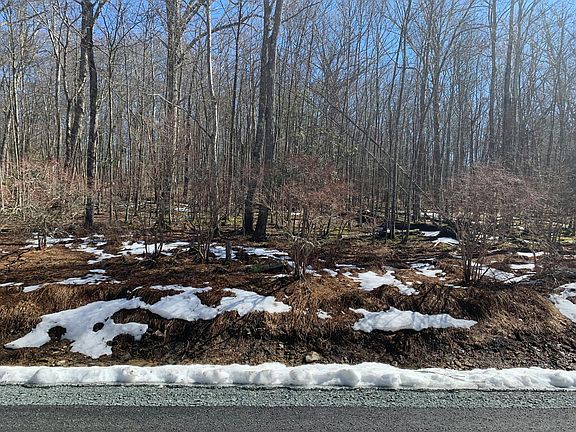 3rd image of 222 Fox Rd