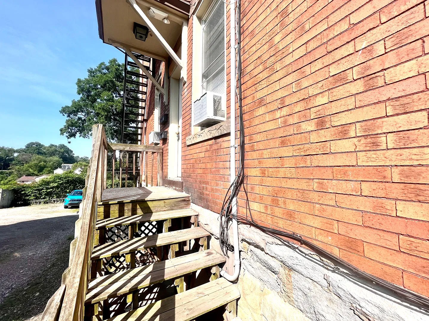 125 Washington Avenue (Full Service) (For Sale) — Photo 2