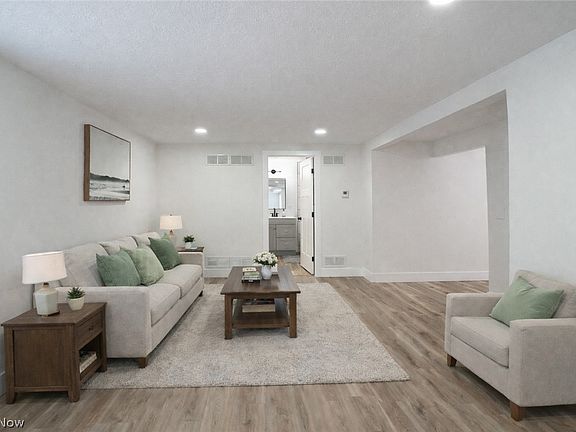 3rd image of 1038 Dell Cir NW