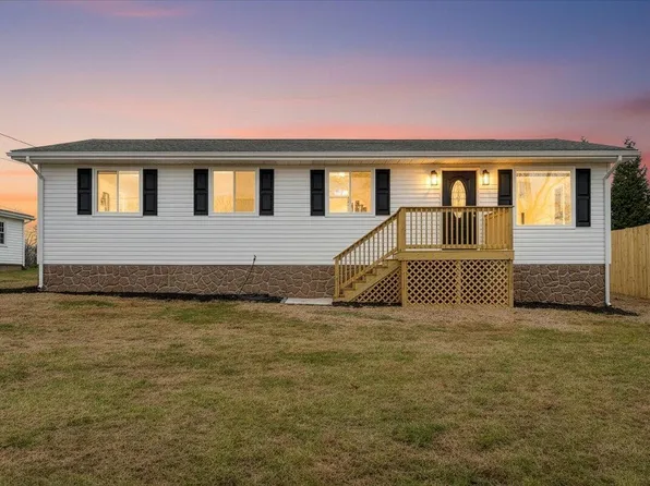 30 Grayson St, Rocky Mount, VA 24151