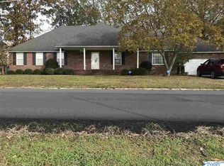 1198 Bullard St SW, Hartselle, AL 35640