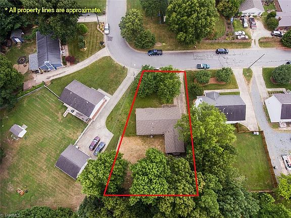 2nd image of 3107 Woodlea Dr
