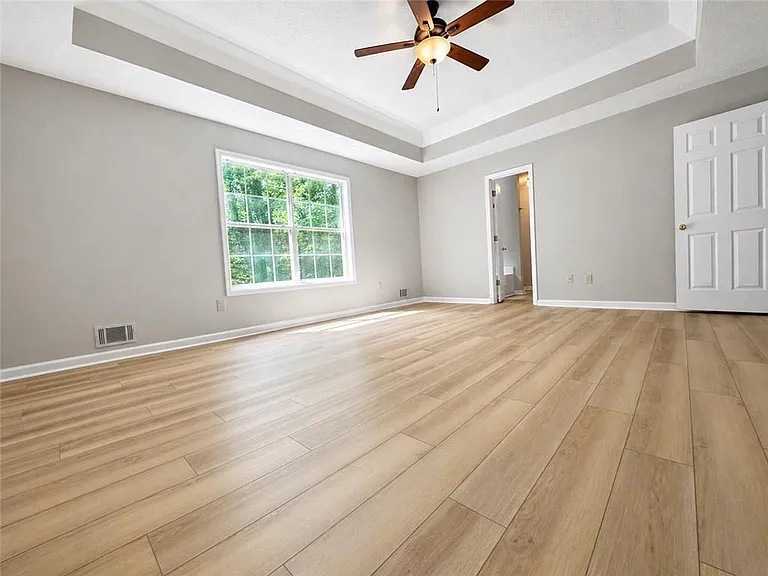1400 Chalet Cir — Photo 6