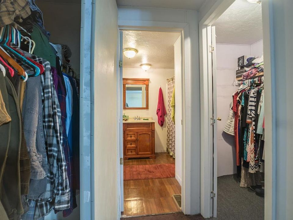 2nd image of 8363 Barbur St