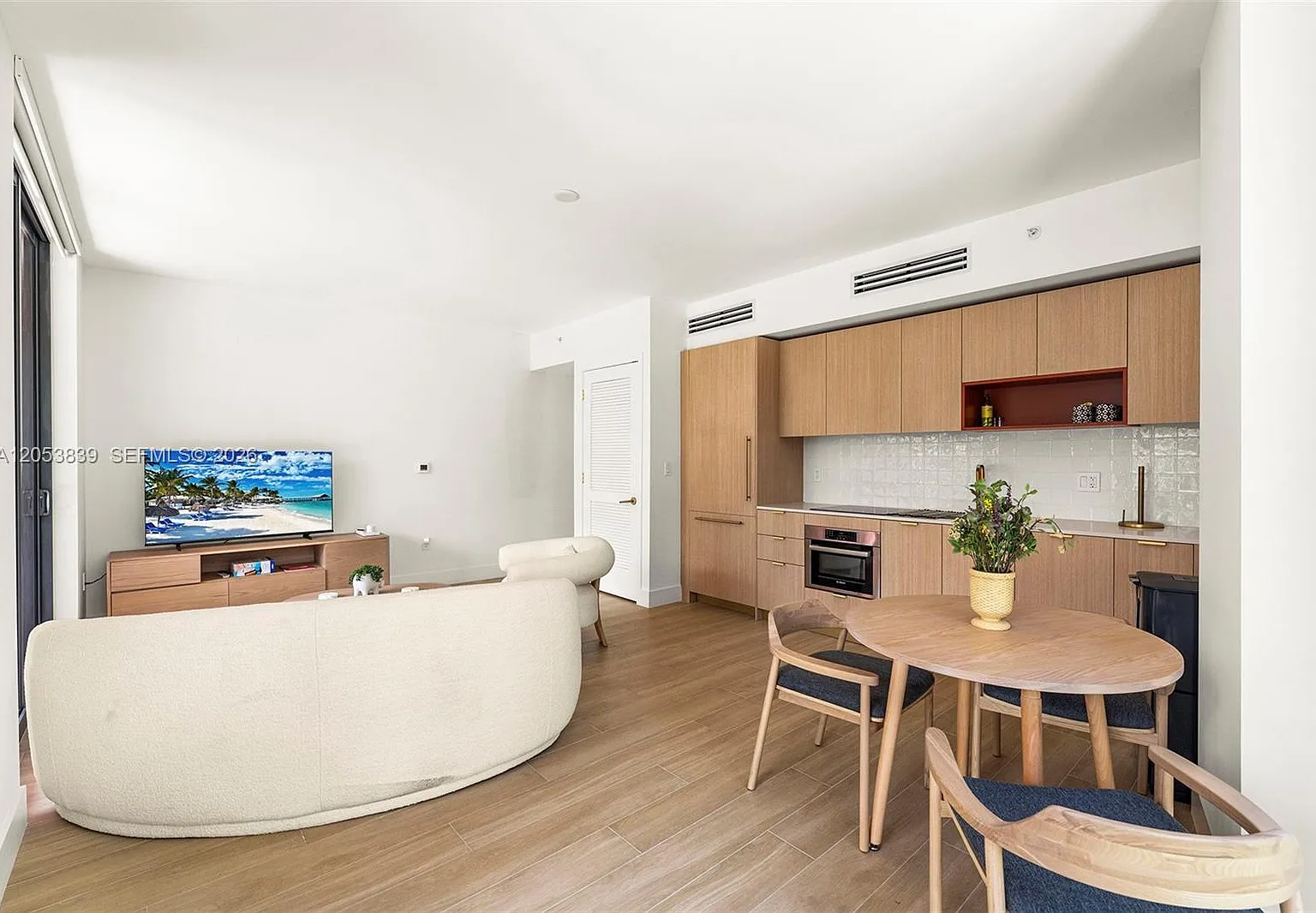 1 bed, 1.0 bath, $5,000 — Photo 3