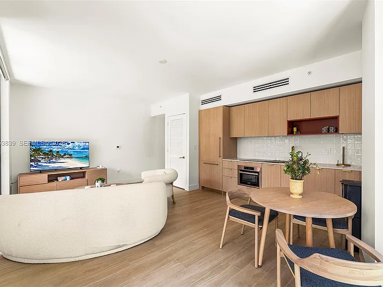 90 NE 32nd St #312 — Photo 3