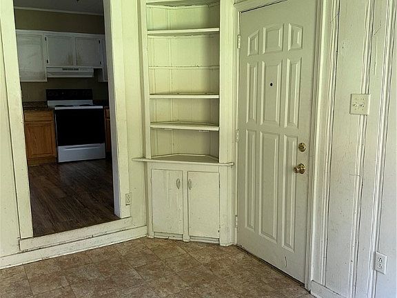 5th image of 2109 Woodbine Dr