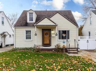 19600 Avalon St, Saint Clair Shores, MI 48080