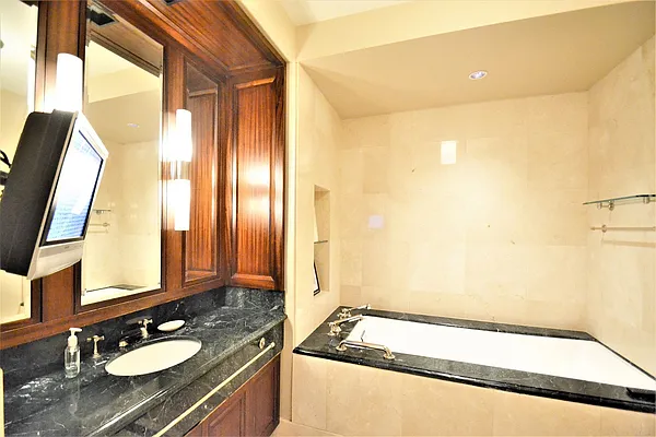 Rented by Lasri Group Inc | media 18