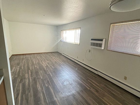 4th image of 517 32nd Ave S #7