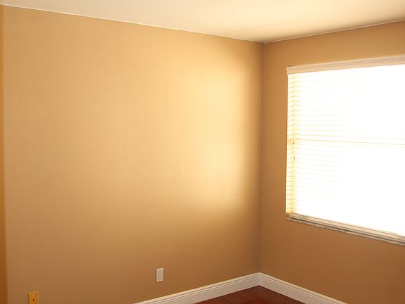 4th image of 1312 SW 181st Ave