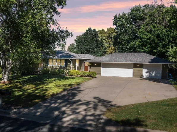 2508 W 140th St, Burnsville, MN 55337
