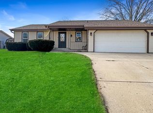 1207 River Park Cir W, Mukwonago, WI 53149