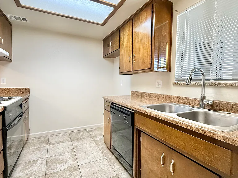 1369 McNary Cir — Photo 2