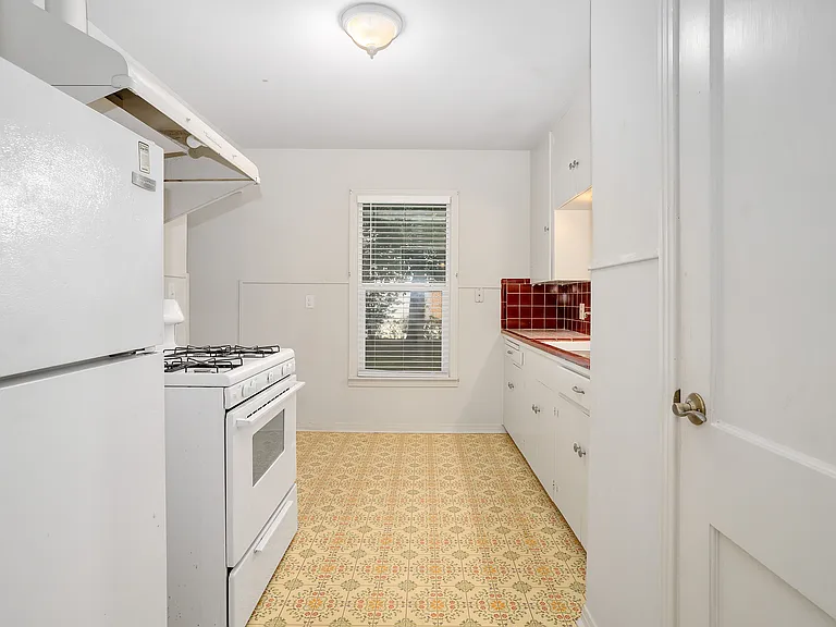 5832 Locke Ave — Photo 9